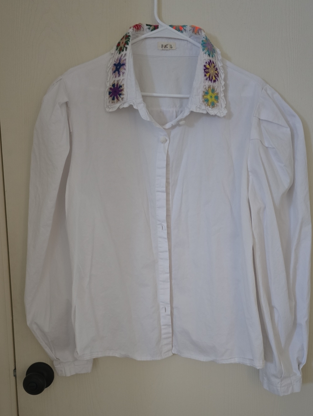 POL White Button-Down Shirt with Multicolor Embroidered Collar